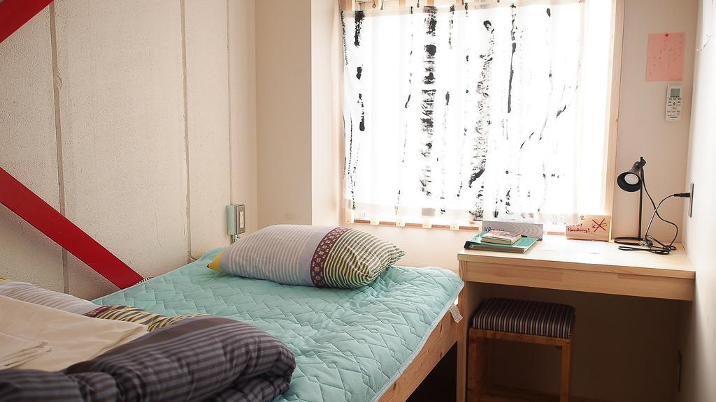 Kamagasaki University Of The Arts Cafe Garden Guest House Aka Cocoroom Osaka Esterno foto